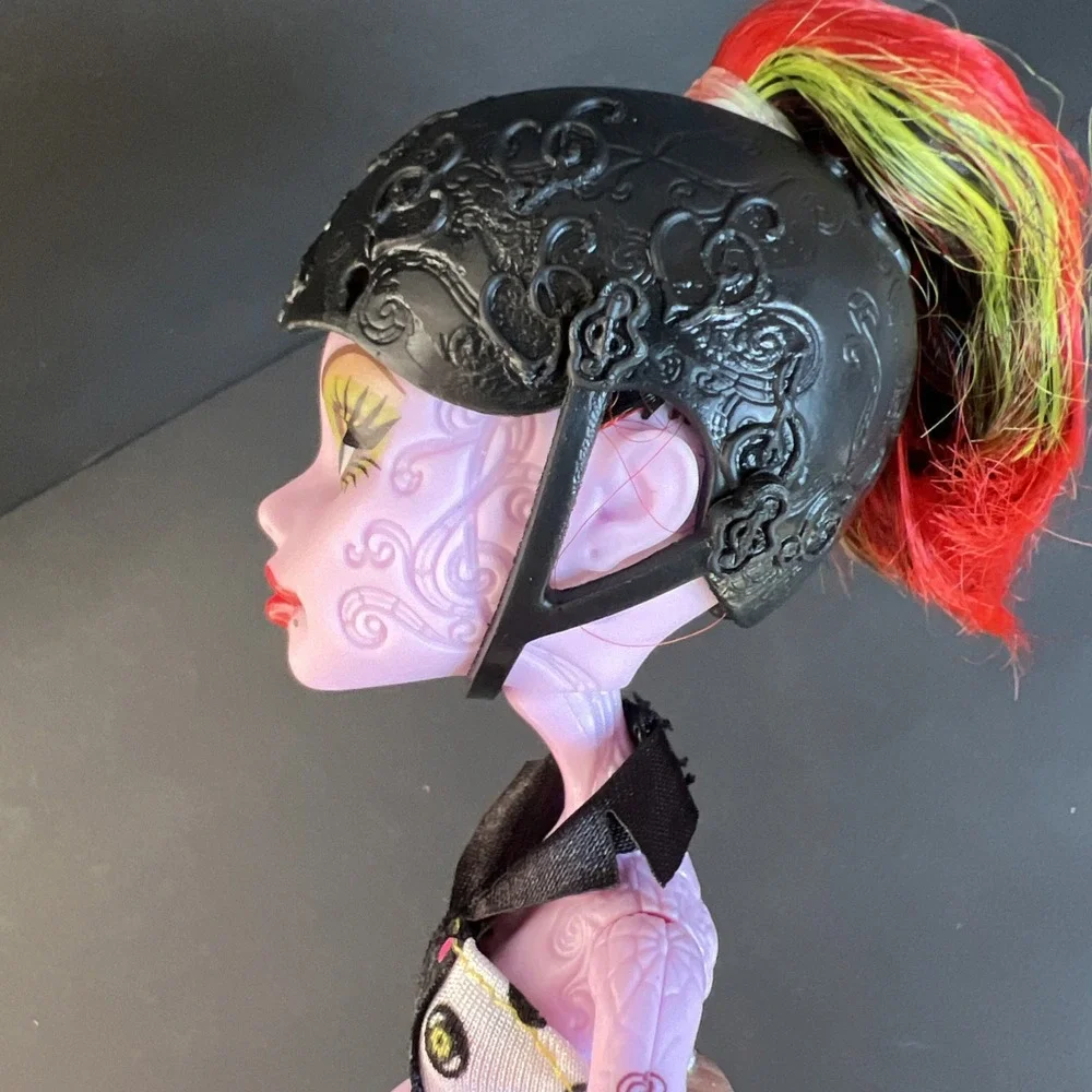 Monster High Doll Skultimate Roller Maze Operetta 2011 W/ Helmet & Skates AS IS